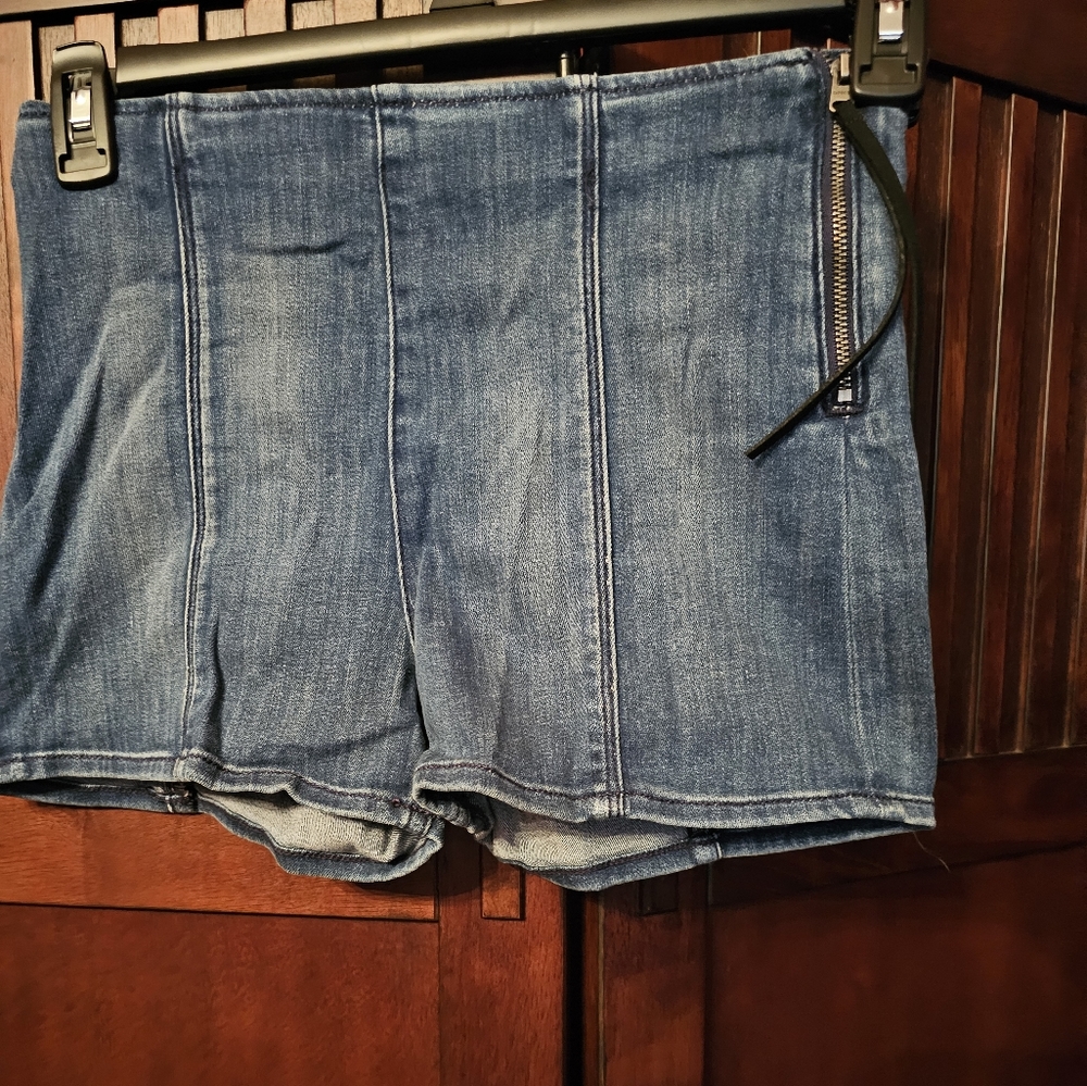 Express Shorts